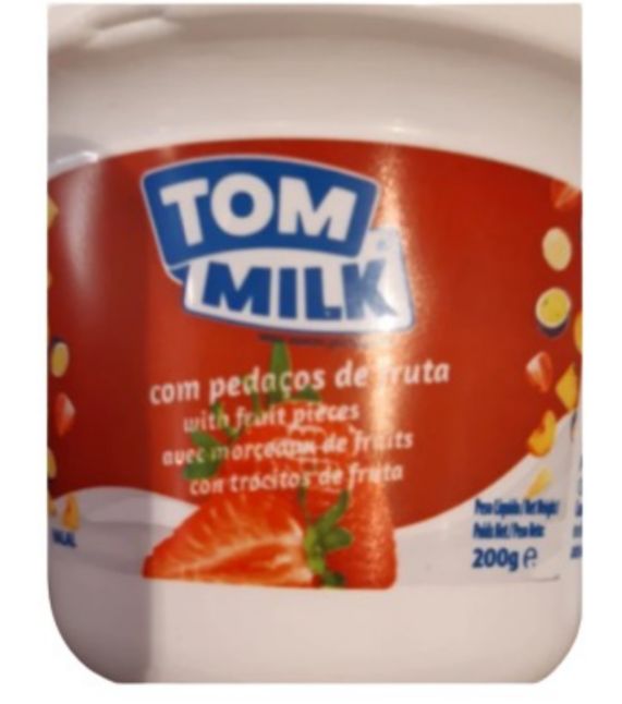Tom milk Strawberry Tray (12 x 200g) packaging - available at Beks Ghana