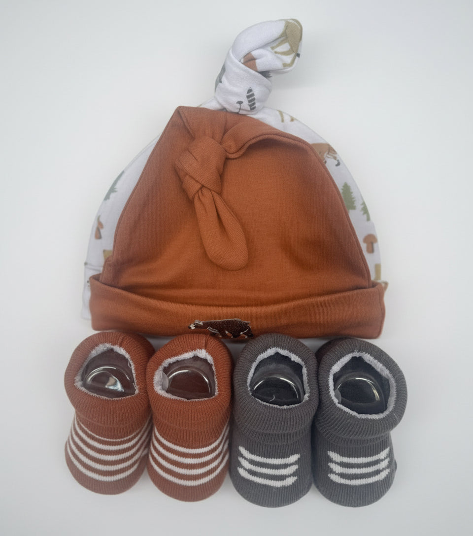 Hudson Baby 4 piece Cap & Sock Set 0-6m