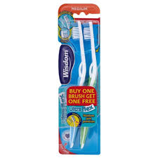 Wisdom Medium Ultraflex Toothbrush